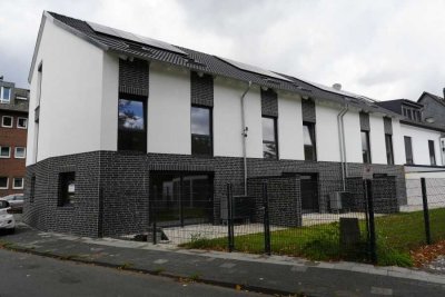 Provisionsfrei* Neubau Einfamilienhaus mit PV 10,4 KW integrierter Garage Energiebedarf 22,4 kWh/m2/