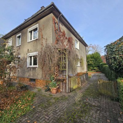 Zweifamilienhaus mit Garagen in Castrop-Rauxel