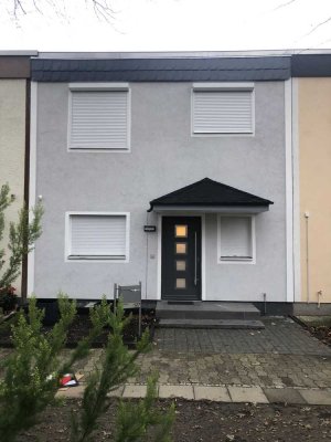 Erstbezug nach Sanierung: Attraktives 4-Zimmer-Reihenhaus mit geh. Innenausstattung und EBK
