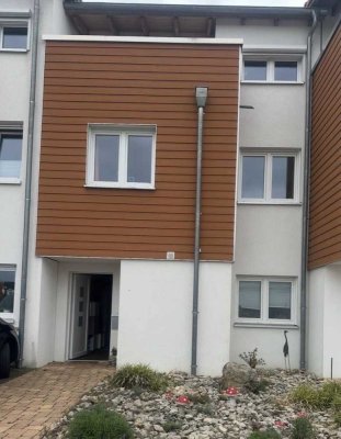 Helles, modernes Reihenmittelhaus mit sechs Zimmern, drei Bädern und EBK in Langenhagen-Kaltenweide