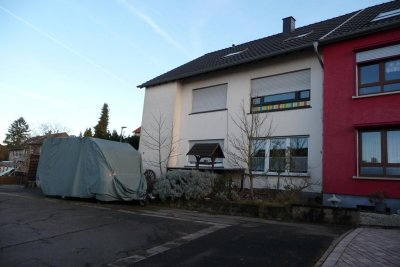 Mehrfamilienhaus in top Lage und sehr ruhig nähe Saarbrücken mit Pool Wärmepumpe Wintergarten Photovoltaik 2 Garagen große Einfahrt