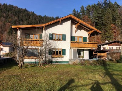 Einfamilienhaus mit zwei Ferienwohnungen und großem Garten