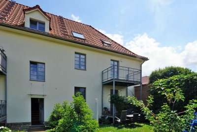 Strehlen, unterm Dach: eigener Garten + EBK mgl.*