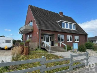 Haus mit 2 Wohnungen in ruhiger Lage mit schöner Aussicht. Preis VHB.