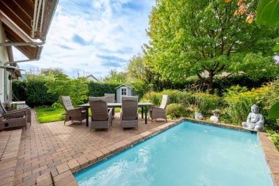 Top-Immobilienensemble in Frankfurt-Harheim: Zwei freistehende EFH, eines davon aktuell vermietet