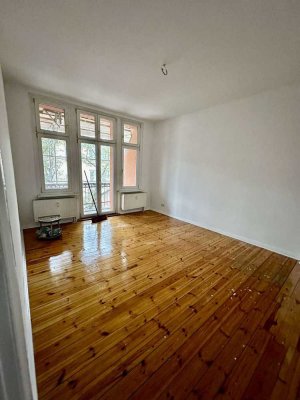 SCHÖNER 4-ZIMMER-ALTBAUWOHNUNG UNWEIT S-BAHN SCHÖNEWEIDE UND SPREE - PERFEKT FÜR 1-3 PAX - MIT VIDEO