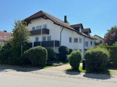 Schöne und gepflegte 3-Zimmer-Dachgeschosswohnung mit großem Balkon und Einbauküche in toller Lage