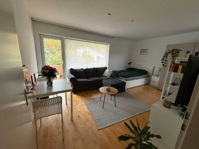 Ansprechend möblierte 1-Zimmerwohnung mit Balkon, Einbauküche und Stellplatz!