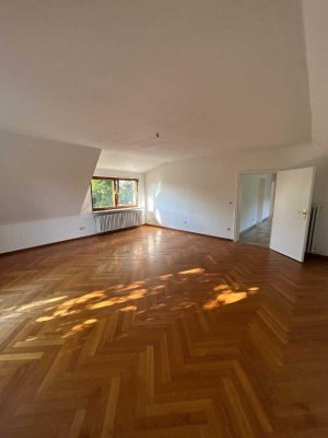 Neu sanierte 3,5 Zi. Wohnung mit Balkon in beliebter Lage in Weinheim !