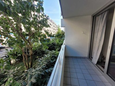 HELLE WOHNUNG MIT BALKON, SEP. KÜCHE UND DACHGARTEN