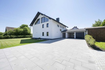 Erstbezug! Wohnen mit Stil und Raum – 9-Zimmer-Einfamilienhaus mit Wellnessbereich & Garten