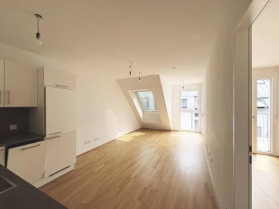 Gemütliche 2-Zimmer-Dachgeschosswohnung mit Terrasse - in der Koloniestraße!
