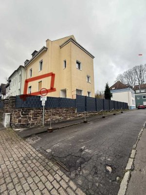 Modernisierte Wohnung mit vier Zimmern und Terasse in Wuppertal