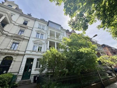 „Lieblingslage Adolfsallee“ – Vermietetes 3 Zimmer-Altbaujuwel in sehr begehrter Innenstadtlage