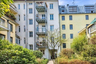 Maxvorstadt: Helle 4-Zimmer-Wohnung mit Balkon und großzügigem Grundriss in Bestlage