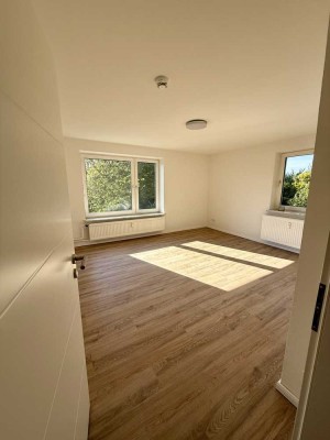 Im Auftr.: Renovierte 2,5 Zi. Wohnung in schöner Lage in Laboe - 2 Min. zum Strand