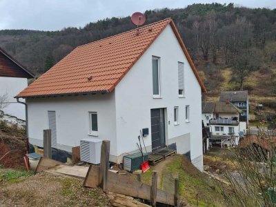 Energetisches Einfamilienhaus mit ELW in ruhiger Lage von Ramberg