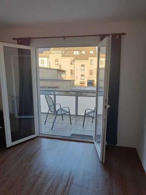 Erstklassige 2,5-Zimmer-Wohnung mit Balkon