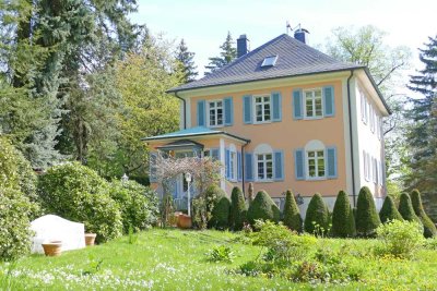 Sanierte Fabrikantenvilla mit Traumgrundstück in Oberlungwitz