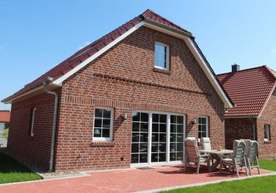 Neubau-Ferienhaus am Wasser bei Greetsiel!