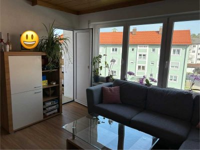 Modernisierte Wohnung mit drei Zimmern sowie Balkon und EBK in Peißenberg