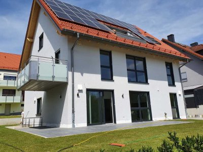 Moderne 4 Zimmer -  Erdgeschosswohnung mit großer  Südterrasse und einem Garten  im Grünen