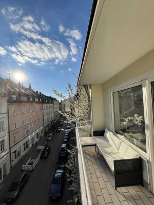 Befristet: Möblierte 2,5-Zimmer-Wohnung mit Balkon am Gärtnerplatz