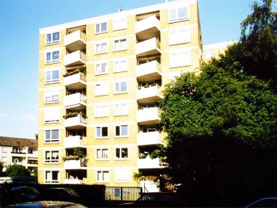 * ZENTRUMSNAH * RUHIG * WG-geeignet * Sehr schöne 4-Zimmer-Wohnung mit gehobener Ausstattung