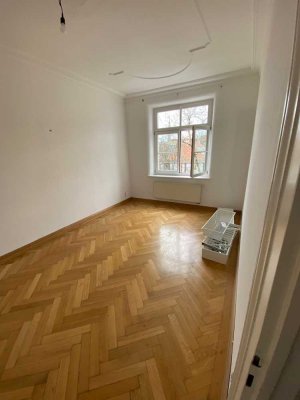Exklusive 2-Zimmer-Wohnung mit Balkon und Einbauküche in München
