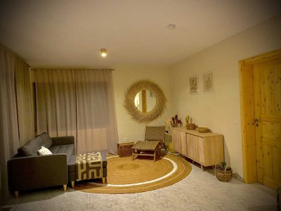 Vollmöblierte  2 ZKB-Wohnung mit Einbauküche, TG und Balkon