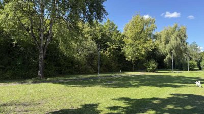 Ruhige, sonnige 2 - Zimmer - Dachgeschosswohnung mit 2 Balkonen und Weitblick ins Grüne