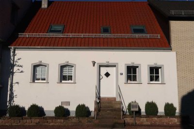 Gepflegtes Häuschen mit 4-Zimmer, EBK, 2 Stellpl. in Queidersbach