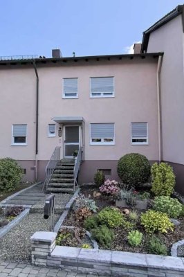 gepflegtes Reihenmittelhaus, 126 m² WFL, Terrasse, Balkon, Garage, Garten
