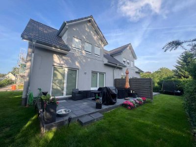 Modernes Neubauprojekt (KfW 55) in zentraler Stadtlage – Rohbau fertig!