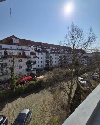 Viel Fläche!  ca.50 m² Hobby + 2 Zi. ca. 46m² mit EBK, Balkon, Stellplatz !