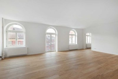 Kernsanierte Altbauwohnung 2024 -- Westbalkon, Parkett, zentrale Lage