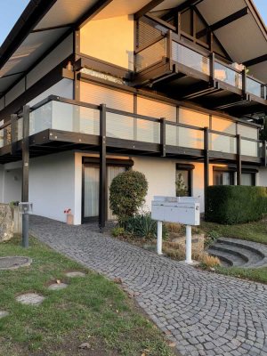 HUF-Haus! Vollständig renovierte 2-Zimmer-Erdgeschosswohnung mit Balkon und EBK in Wiesbaden
