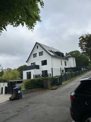 Exklusive, geräumige und neuwertige 2,5-Zimmer-Wohnung mit Balkon und Einbauküche in Herdecke