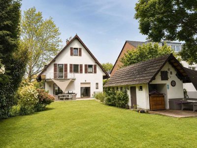 Freistehendes Einfamilienhaus mit Garage und großem Garten in Angermund