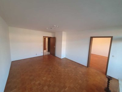 Helle 3-Zimmer-Wohnung mit zwei Balkonen, Gartenanteil und Garage in ruhiger Wohnlage