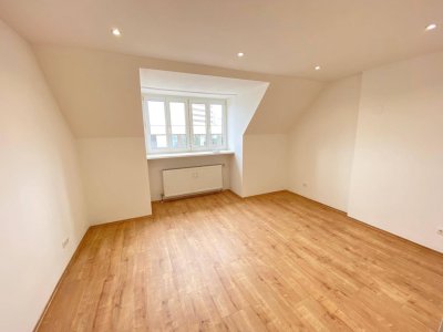 SINGLEWOHNUNG - NEUWERTIG NACH RENOVIERUNG