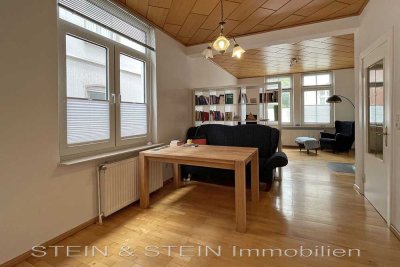 Klassische Altbau-Wohnung im Erdgeschoss mit Balkon und Innenhof im beliebten AOK-Viertel!