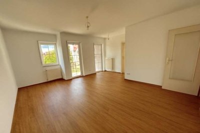 Charmante 2-Z.-Wohnung mit Balkon, EBK und Carport im zentralen Hattersheim