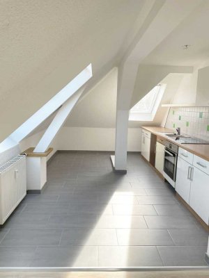 Schöne, helle 2-Zimmer-Wohnung mit Einbauküche zu vermieten!