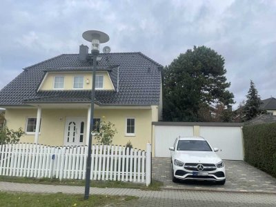 Traumhaus in bester Lage der Gartenstadt Großziethen mit idealem Grundstück und Garagen