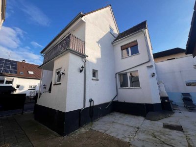Geräumiges Einfamilienhaus mit Hof und Garage zentral in Schaafheim gelegen!