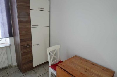 Helle 2 Zimmer Wohnung Altbau, ruhige Lage