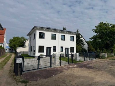 Erstbezug 5-Zimmer-Doppelhaushälfte mit Klima / PV und Ladesäule in Berlin Mahlsdorf (Hellersdorf)