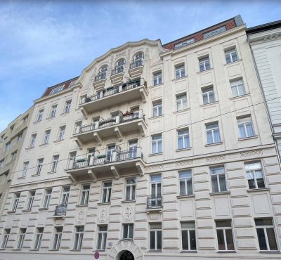 Altbauwohnung mit Balkon in der Boltzmanngasse