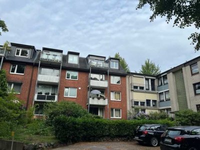 Exklusive 2-Zimmer-Dachgeschosswohnung mit Balkon und Einbauküche in Wandsbek, Hamburg